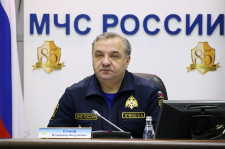 Владимир Пучков обратил внимание на строгое соблюдение мер безопасности при тушении пожара в ТЦ «Синдика»