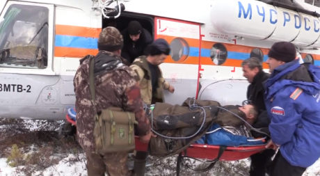 В Иркутской области из труднопроходимого района тайги спасли охотника, повредившего ногу
