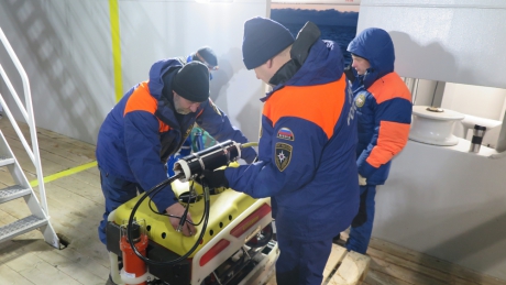 Спасатели МЧС России обследуют дно моря на Шпицбергене (видео)