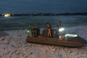 Сотрудники МЧС России спасли мужчину, решившего перейти реку по тонкому льду
