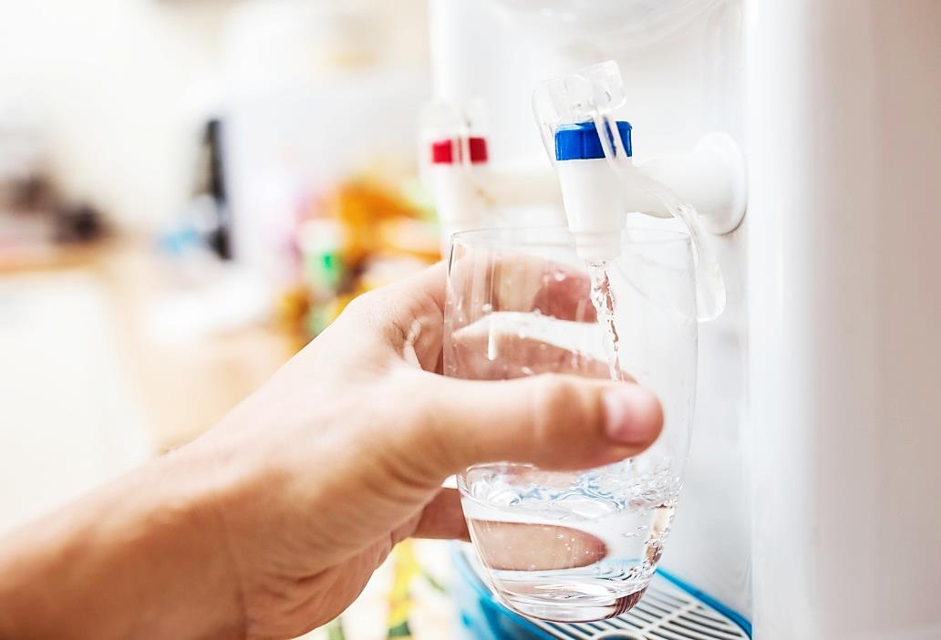 Минеральная вода при диетическом питании: выбор и особенности употребления