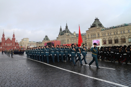 Кадеты пожарно-спасательного корпуса АГЗ МЧС России приняли участие в параде на Красной площади