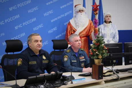 В новогоднюю ночь глава МЧС России Владимир Пучков провел селекторное совещание