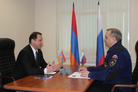 Глава МЧС России провел рабочую встречу с главой чрезвычайного ведомства Армении