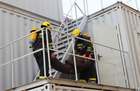 Учебно-тренировочный комплекс «Штурм» для подготовки спасателей и пожарных установлен в Российско-сербском  гуманитарном центре