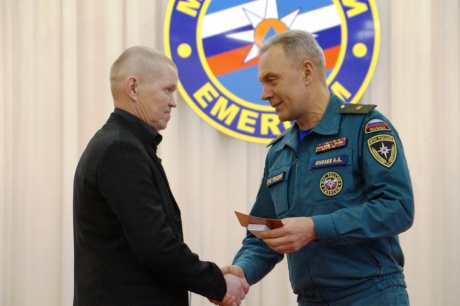 Сотрудники МЧС России чествовали граждан, совершивших героические поступки