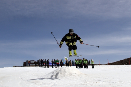 Чеченские спасатели провели мастер-класс на горнолыжном курорте «Ведучи»