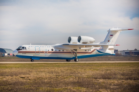 В МЧС России поступил новый самолет-амфибия Бе-200ЧС