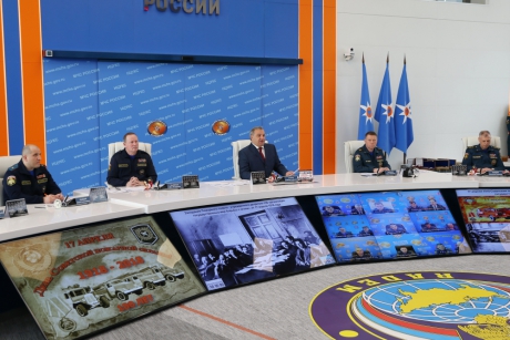 Владимир Пучков поздравил ветеранов и сотрудников МЧС России со 100-летием советской пожарной охраны