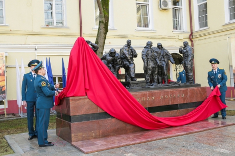 В Москве открыли памятник пожарным