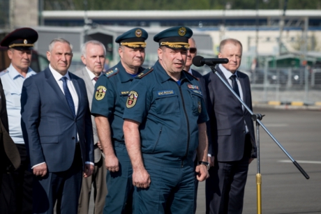 В Санкт-Петербурге прошел строевой смотр сил и средств, задействованных в обеспечении безопасности жителей и гостей города в летний период
