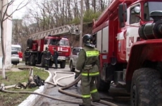 Чукотские специалисты МЧС России устанавливают в домах маломобильных граждан автономные пожарные извещатели