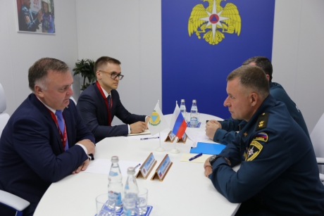 Состоялась встреча главы МЧС России с Генеральным Секретарем Международной организации гражданской обороны