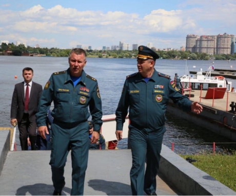 Глава МЧС России проверил готовность московских спасателей к обеспечению безопасности на воде