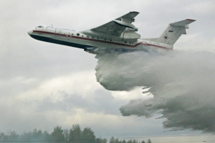Авиация МЧС России тушит лесные пожары в Якутии