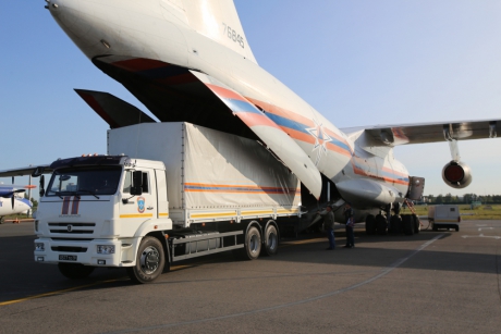 МЧС России доставляет гуманитарную помощь в Лаос