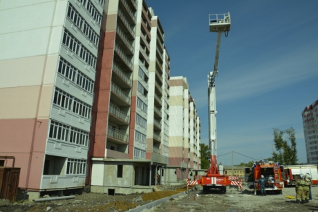 В Мордовии прошли соревнования среди пожарных на здании повышенной этажности