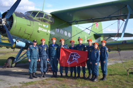 В Челябинской области кадеты МЧС России совершили первый прыжок с парашютом