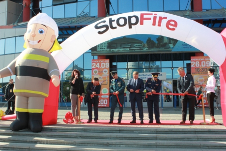 Маршем безопасности открылась специализированная выставка «StopFire» в Екатеринбурге