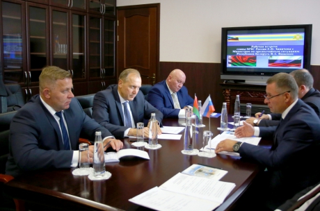 25 сентября состоялась встреча главы МЧС России Евгения Зиничева и главы МЧС Республики Беларусь Владимира Ващенко