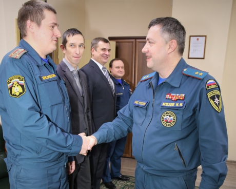 Новогодние подарки для многодетных семей вручил исполняющий обязанности заместителя министра Игорь Кобзев