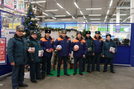 Сотрудники МЧС Карелии поддержали благотворительную акцию 