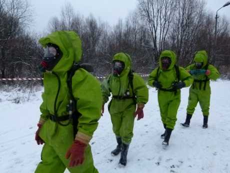Спасатели МЧС России провели мероприятия по утилизации контейнеров с хлором