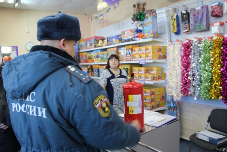 Спасатели проводят профилактические мероприятия в преддверии новогодних праздников