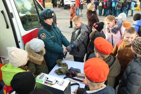 Сотрудники МЧС России по Республике Крым провели масштабный праздник безопасности