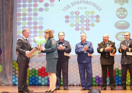 В преддверии Дня волонтера в МЧС России чествовали добровольных пожарных и спасателей