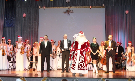 Показательный оркестр МЧС России подарил новогоднюю сказку детворе