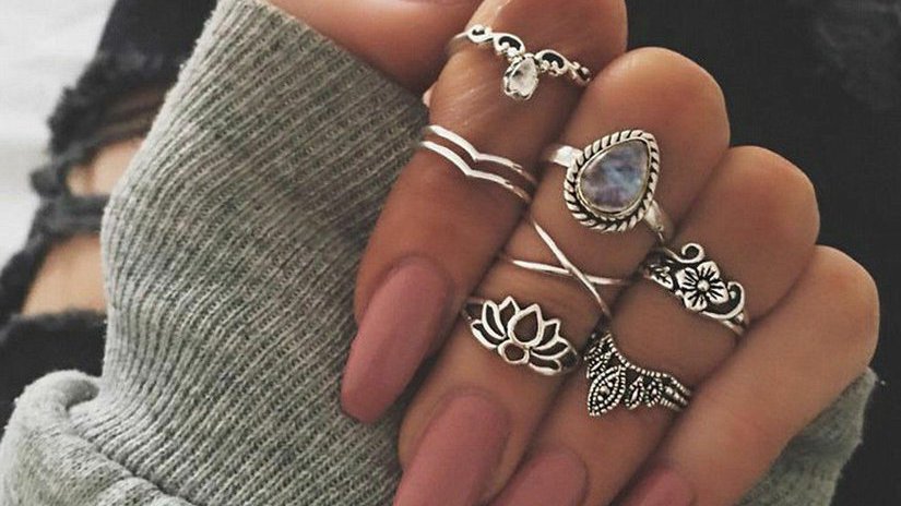 Серебряные кольца: вечная красота на женских руках